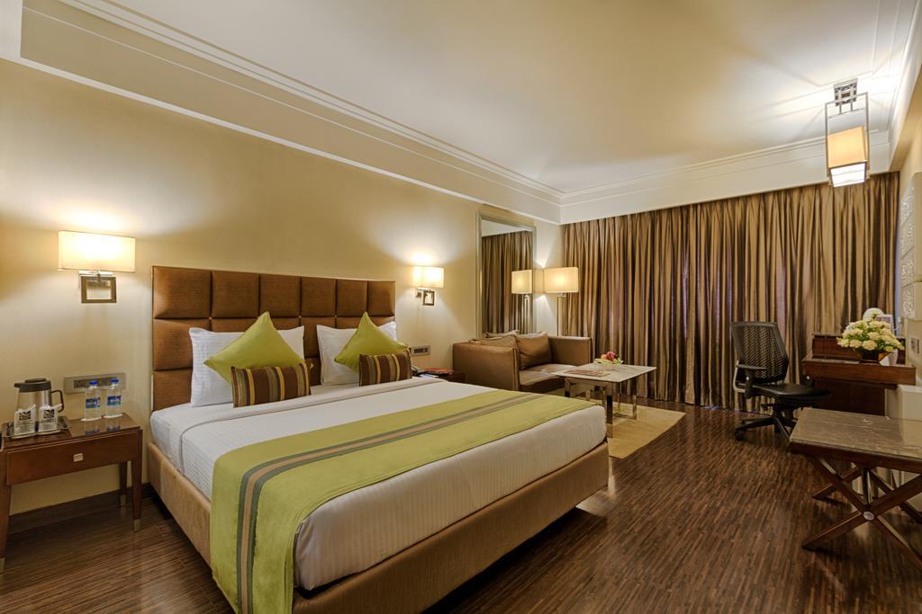 Quality Hotel D V Manor Vijayawada Bagian luar foto