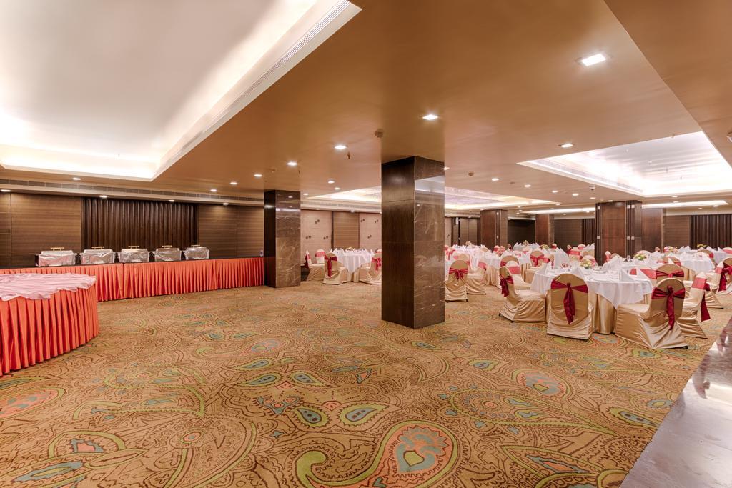 Quality Hotel D V Manor Vijayawada Bagian luar foto