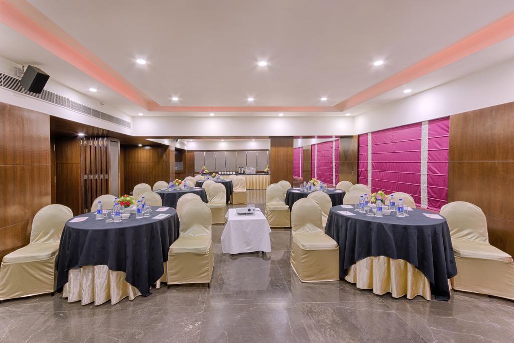 Quality Hotel D V Manor Vijayawada Bagian luar foto