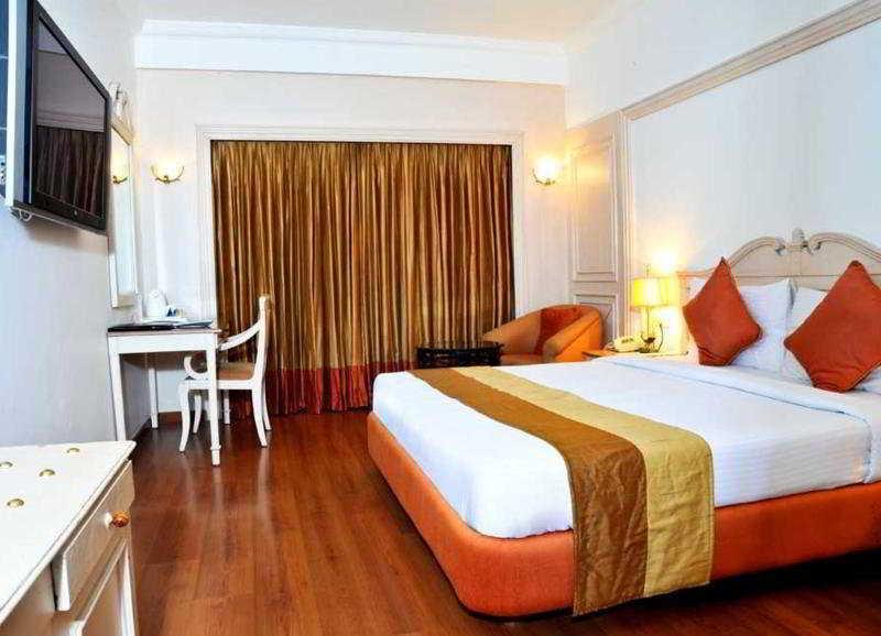 Quality Hotel D V Manor Vijayawada Bagian luar foto