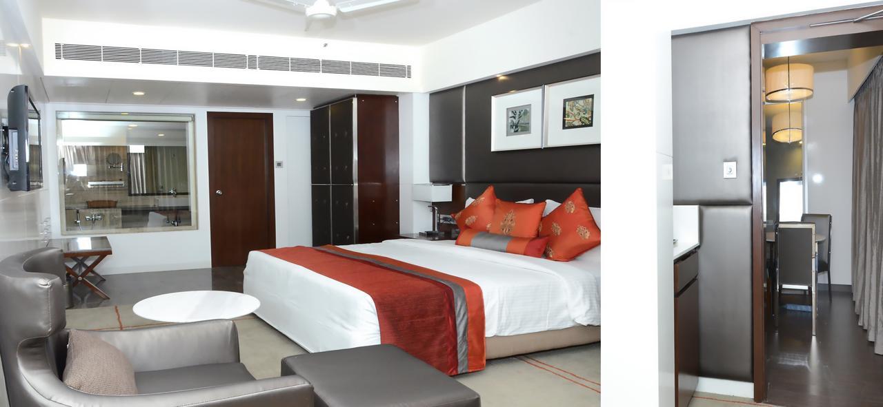 Quality Hotel D V Manor Vijayawada Bagian luar foto