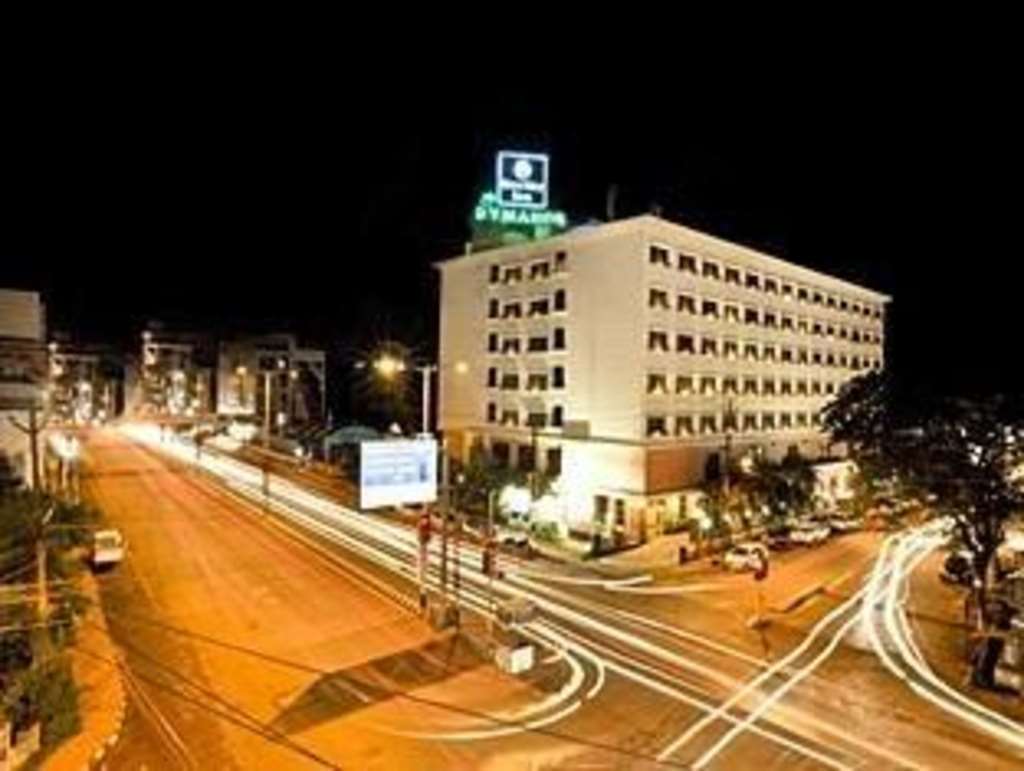 Quality Hotel D V Manor Vijayawada Bagian luar foto