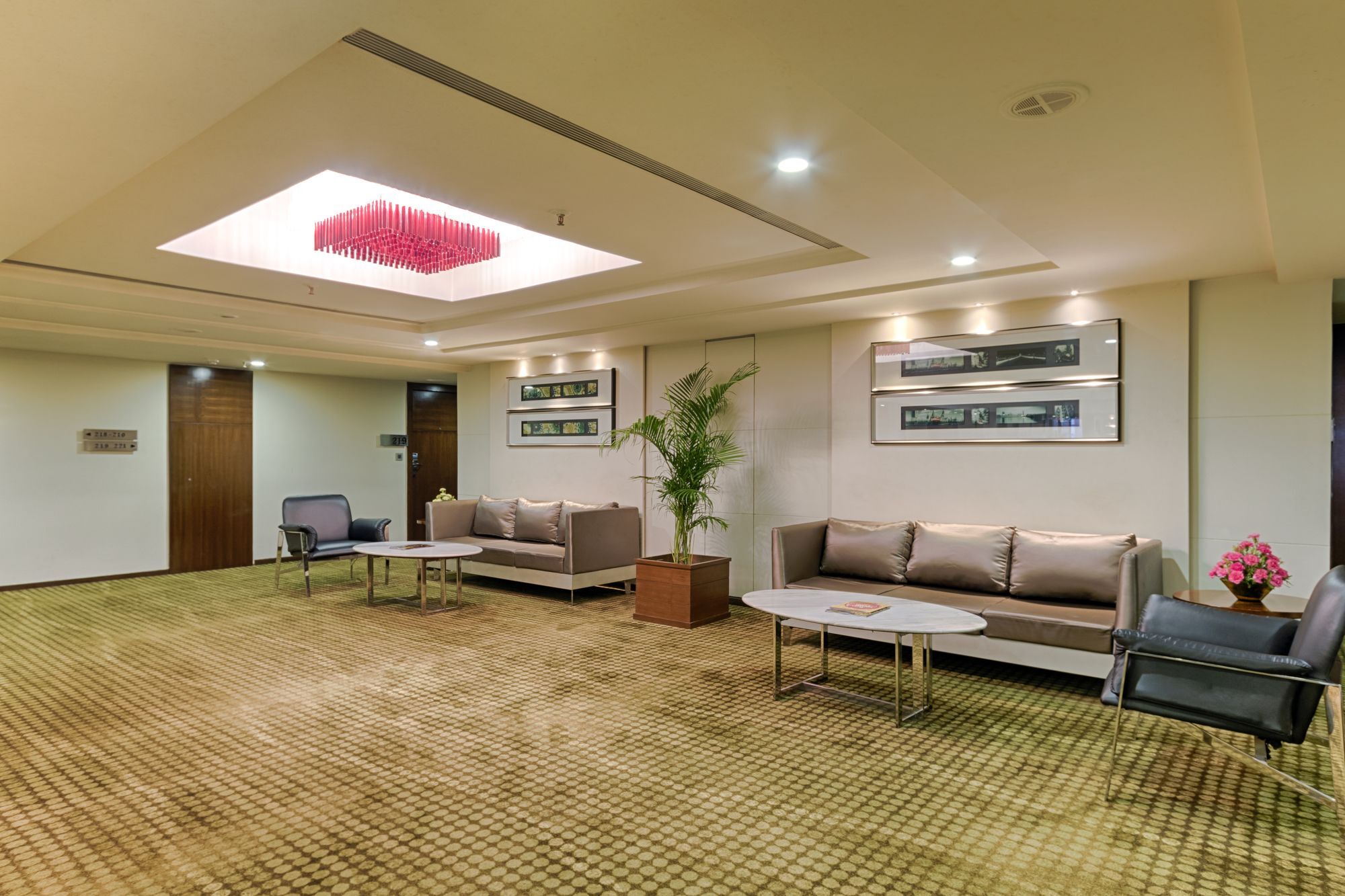 Quality Hotel D V Manor Vijayawada Bagian luar foto